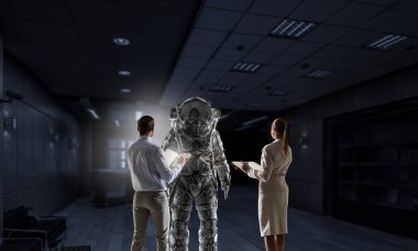 Uzay giysisi tasarım. Karışık teknik