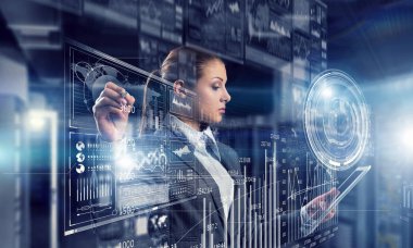 Yenilikçi medya teknolojileri kullanılıyor. Karışık teknik