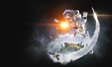 Uzay Adamı ve görevi. Karışık ortam