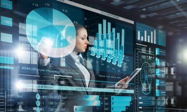 Yenilikçi medya teknolojileri kullanılıyor. Karışık teknik