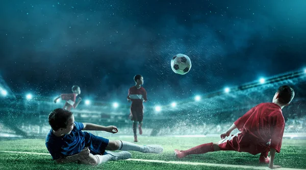 Dzieci grać w piłkę nożną. Techniki mieszane — Zdjęcie stockowe
