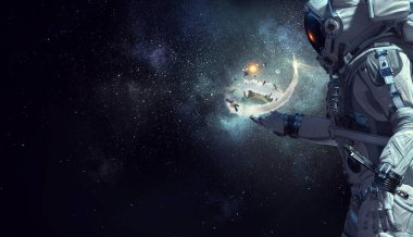 Uzay Adamı ve görevi. Karışık ortam