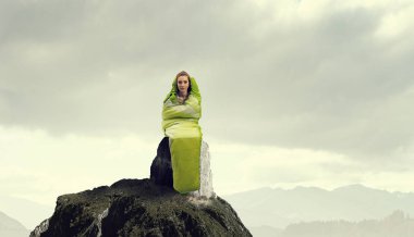 Kız turistik dinlenme. Karışık teknik