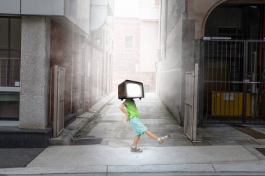 TV çocuk bağımlısı. Karışık teknik