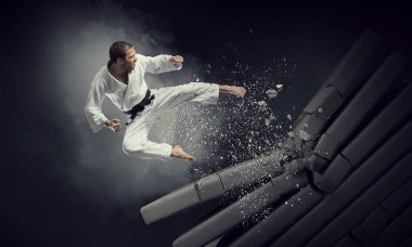 Kimono ara duvar adam. Karışık teknik