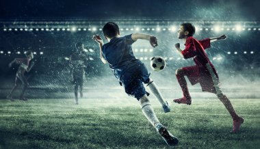 Çocuk futbol oynamak. Karışık teknik
