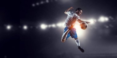 Stadyum, futbol oyuncusu. Karışık teknik