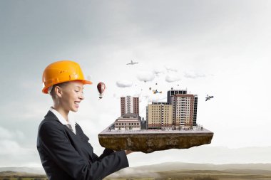 Kadın sunan inşaat projesi. Karışık teknik