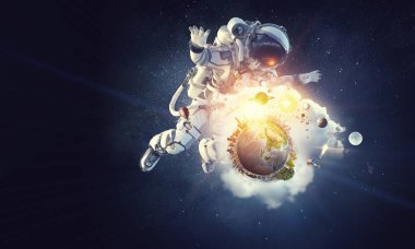 Uzay Adamı ve görevi. Karışık ortam