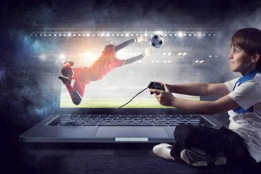 Bir video oyunu oynayan çocuk. Karışık teknik