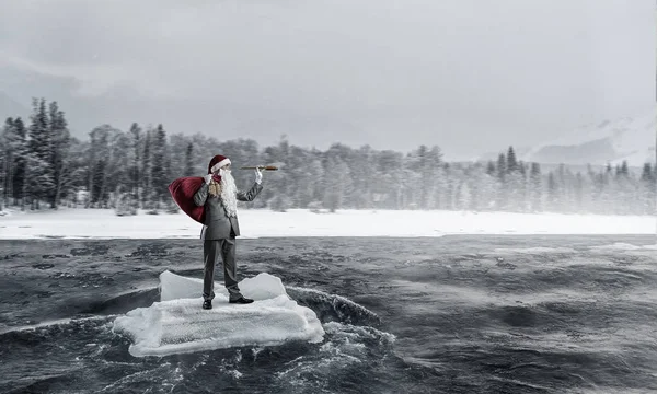 Le Père Noël cherche le chemin. Techniques mixtes — Photo