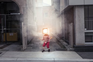 TV çocuk bağımlısı. Karışık teknik