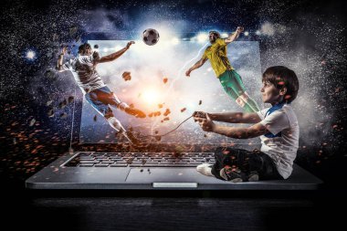 Bir video oyunu oynayan çocuk. Karışık teknik