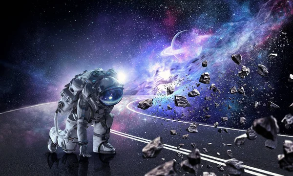 Astronauta zaczyna biegać. Techniki mieszane — Zdjęcie stockowe