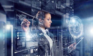 Yenilikçi medya teknolojileri kullanılıyor. Karışık teknik