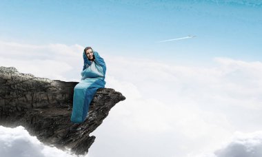 Kız turistik dinlenme. Karışık teknik