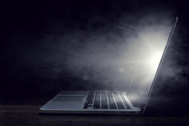 Dizüstü sorunu veya sonu. Karışık teknik