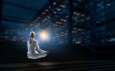 Denge bulmaya çalışıyorum