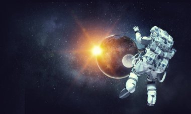 Uzay Adamı ve görevi. Karışık ortam