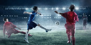Çocuk futbol oynamak. Karışık teknik