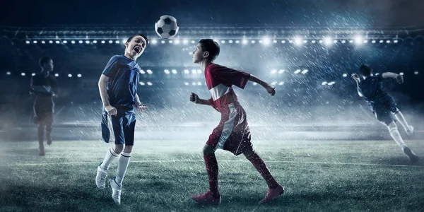 Los niños juegan al fútbol. Medios mixtos —  Fotos de Stock