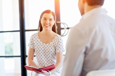 İş adamları görüşmesinde ofiste