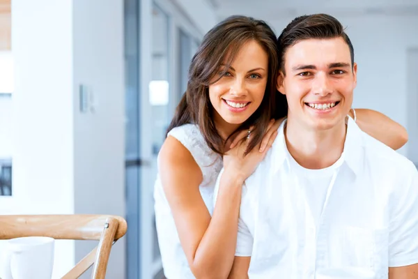 Smiling merry couple looking at camera — Stock Photo, Image