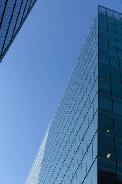 Skyskrapa underifrån — Stockfoto