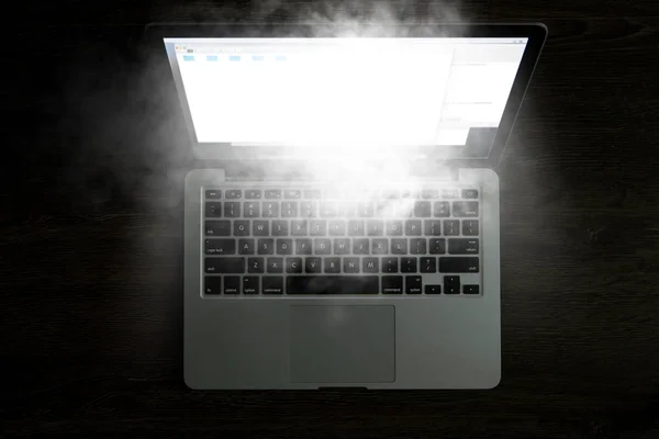 Laptop probléma vagy szünet. Vegyes technika — Stock Fotó