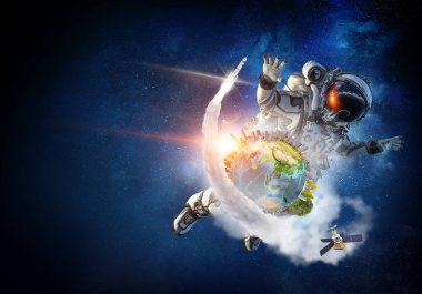 Uzay Adamı ve görevi. Karışık ortam