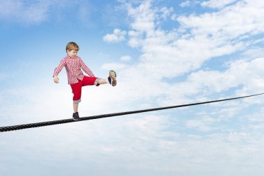 Çocuğunuzun dolaşan izin vermeyin. Karışık teknik