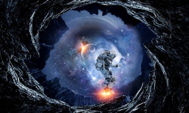 Uzay delik ve astronot. Karışık teknik