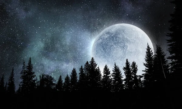 空に満月 — ストック写真
