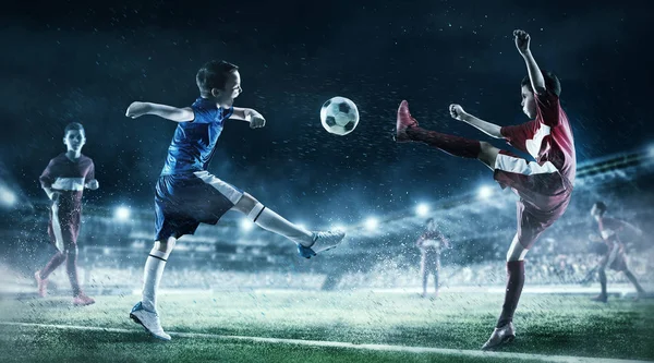 Çocuk futbol oynamak. Karışık teknik — Stok fotoğraf