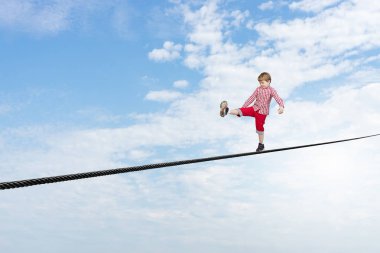 Çocuğunuzun dolaşan izin vermeyin. Karışık teknik
