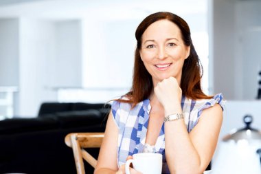 Güzel kadın kapalı portre Anasayfa