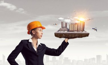 Kadın sunan inşaat projesi. Karışık teknik