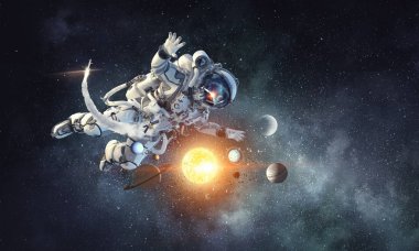 Uzay Adamı ve görevi. Karışık ortam