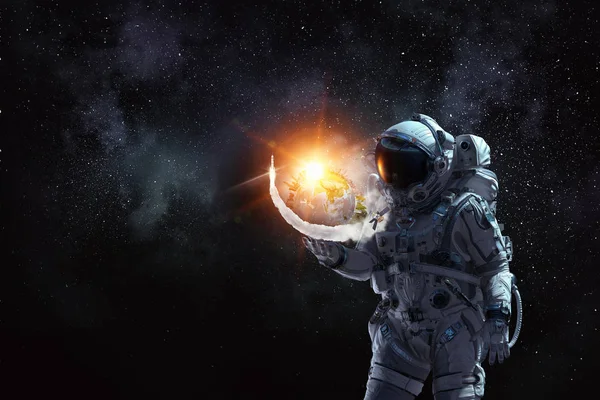Spaceman och hans uppdrag. Blandade medier — Stockfoto