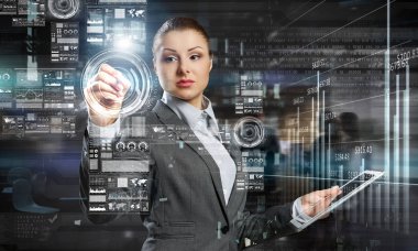 Yenilikçi medya teknolojileri kullanılıyor. Karışık teknik