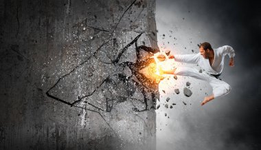 Kimono ara duvar adam. Karışık teknik