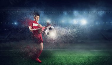 O bir şampiyon olmaya devam etmektedir. Karışık teknik