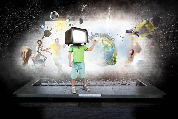 Niños adictos a la televisión. Medios mixtos —  Fotos de Stock
