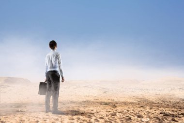 Kötü zamanlar karşı karşıya. Karışık teknik