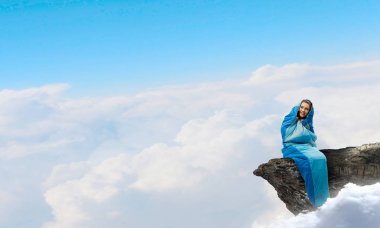 Kız turistik dinlenme. Karışık teknik