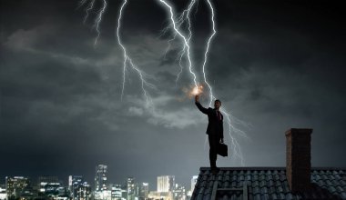 Dramatik hava arka plan. Karışık teknik