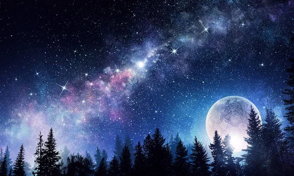 Hvězdná obloha a měsíc. Kombinovaná technika — Stock fotografie
