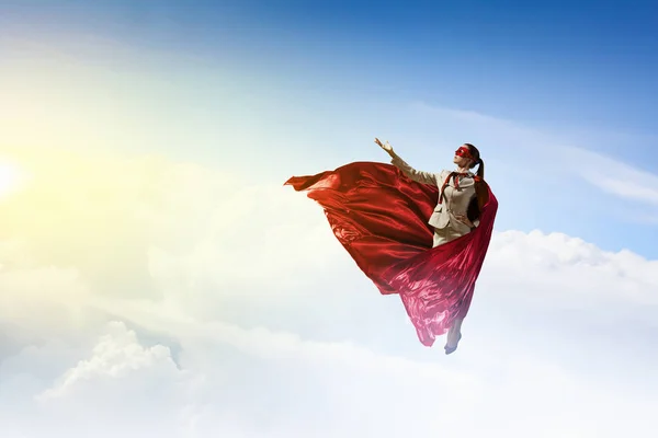 Super mujer en el cielo — Foto de Stock