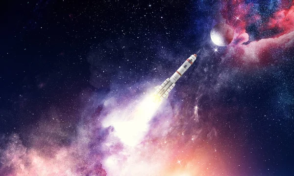Cohete en el espacio. Medios mixtos —  Fotos de Stock