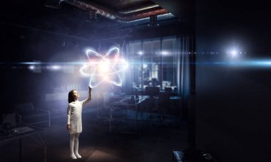 Liseli kız silüeti